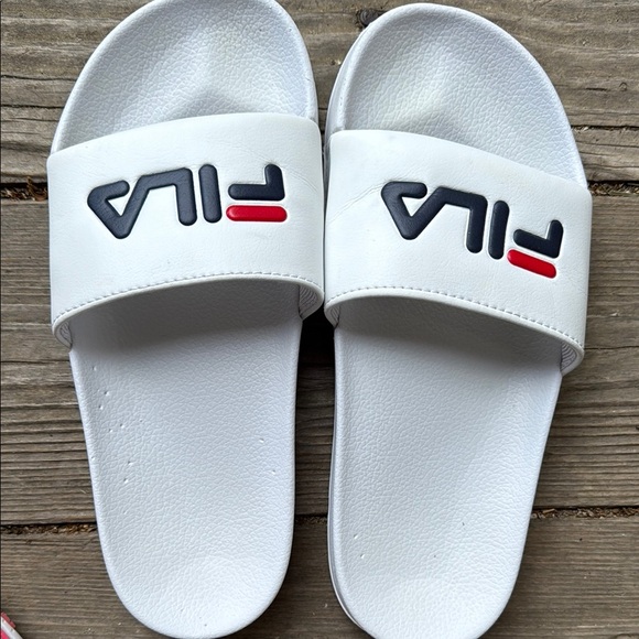 White womens size 7!Fila slides - Picture 1 of 4